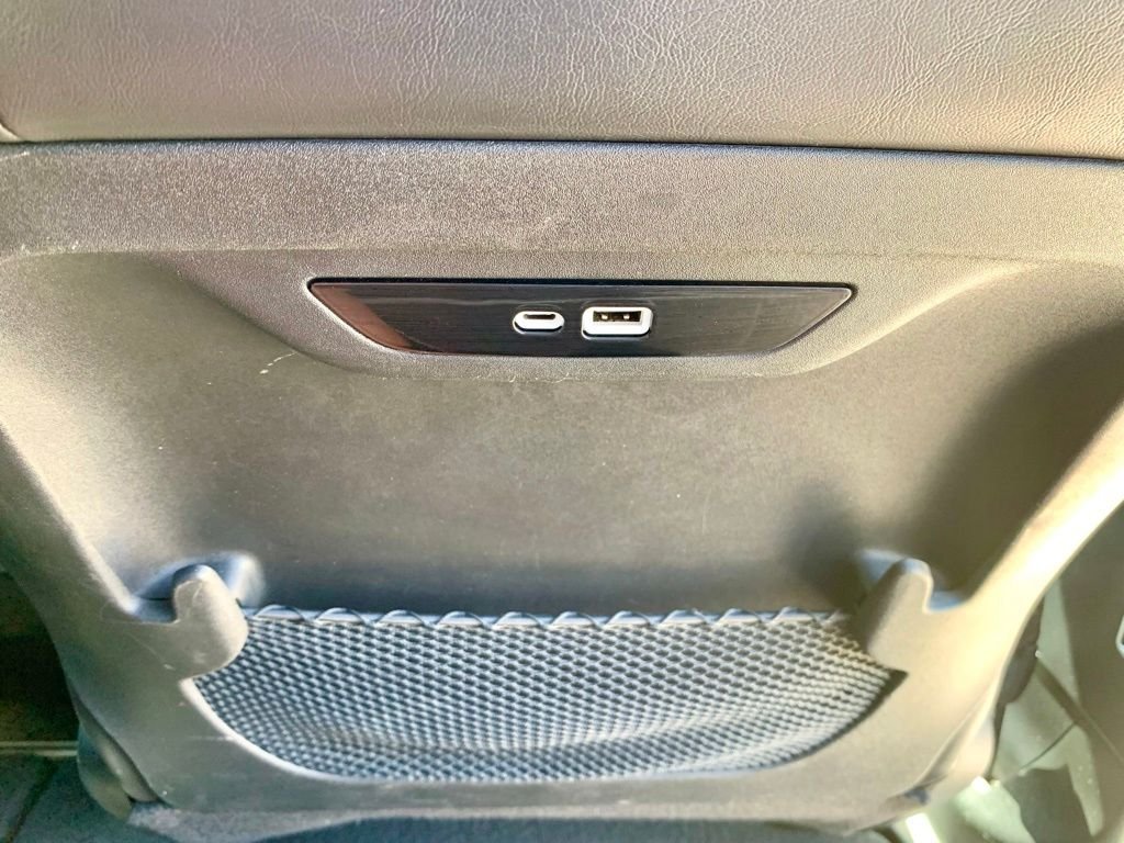 Used 2025 White Chrysler Limited image 27