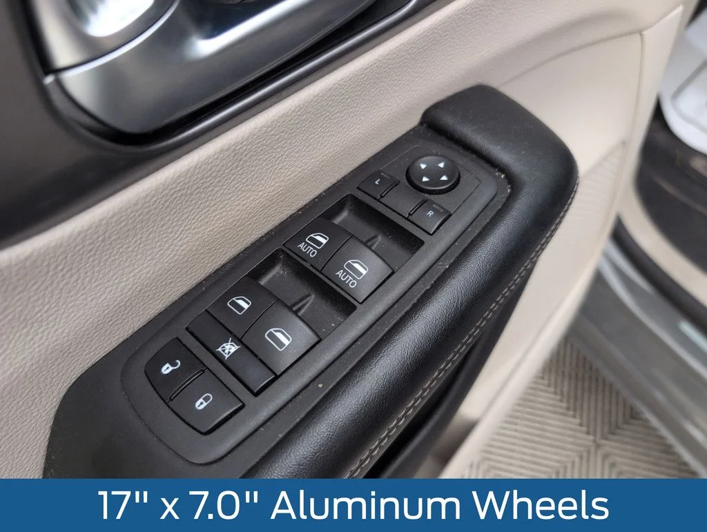 Certified Used 2022 White Chrysler Touring L image 32
