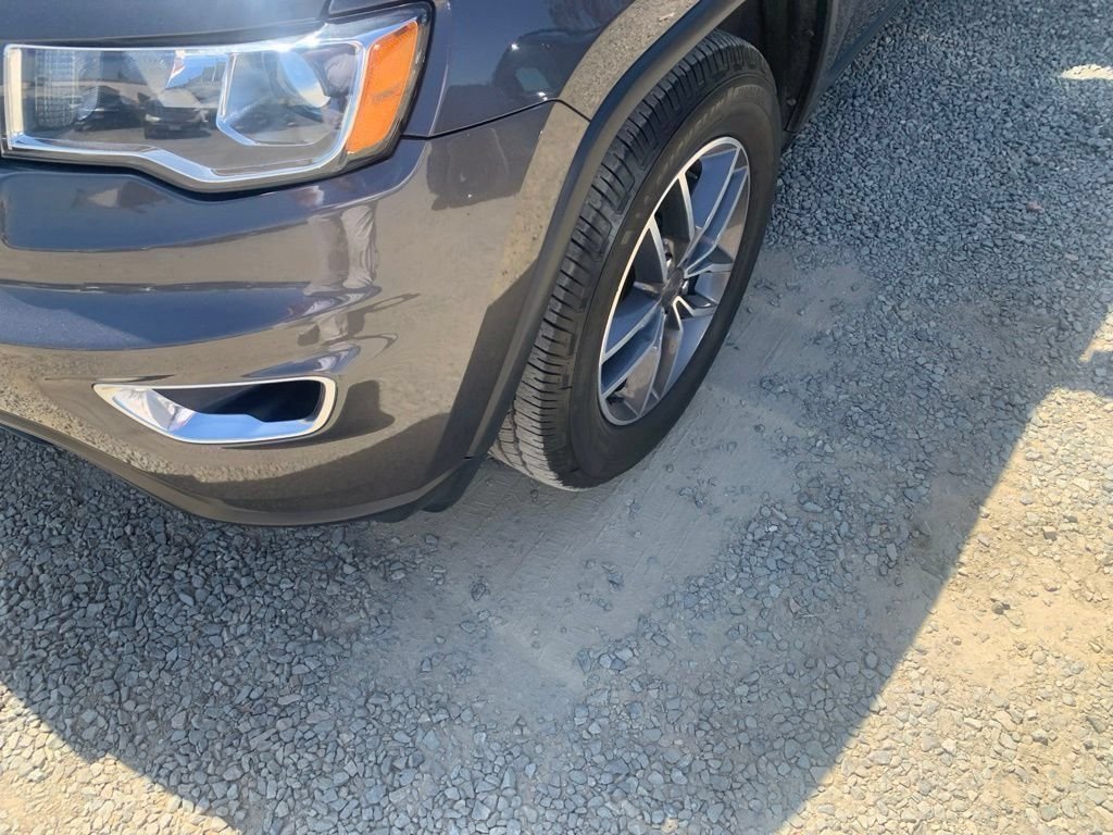 Used 2019 Granite Crystal Metallic Clearcoat Jeep Laredo E image 2