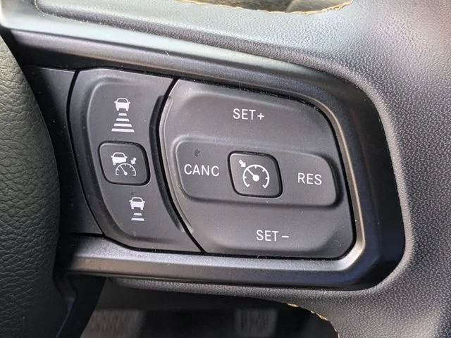 Used 2024 Silver Zynith Clearcoat Jeep Sport S image 17