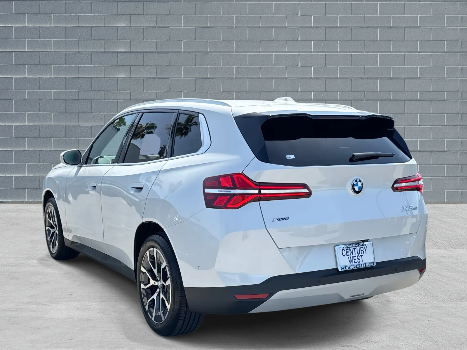 New 2026 Mineral White Metallic BMW 30 xDrive image 4