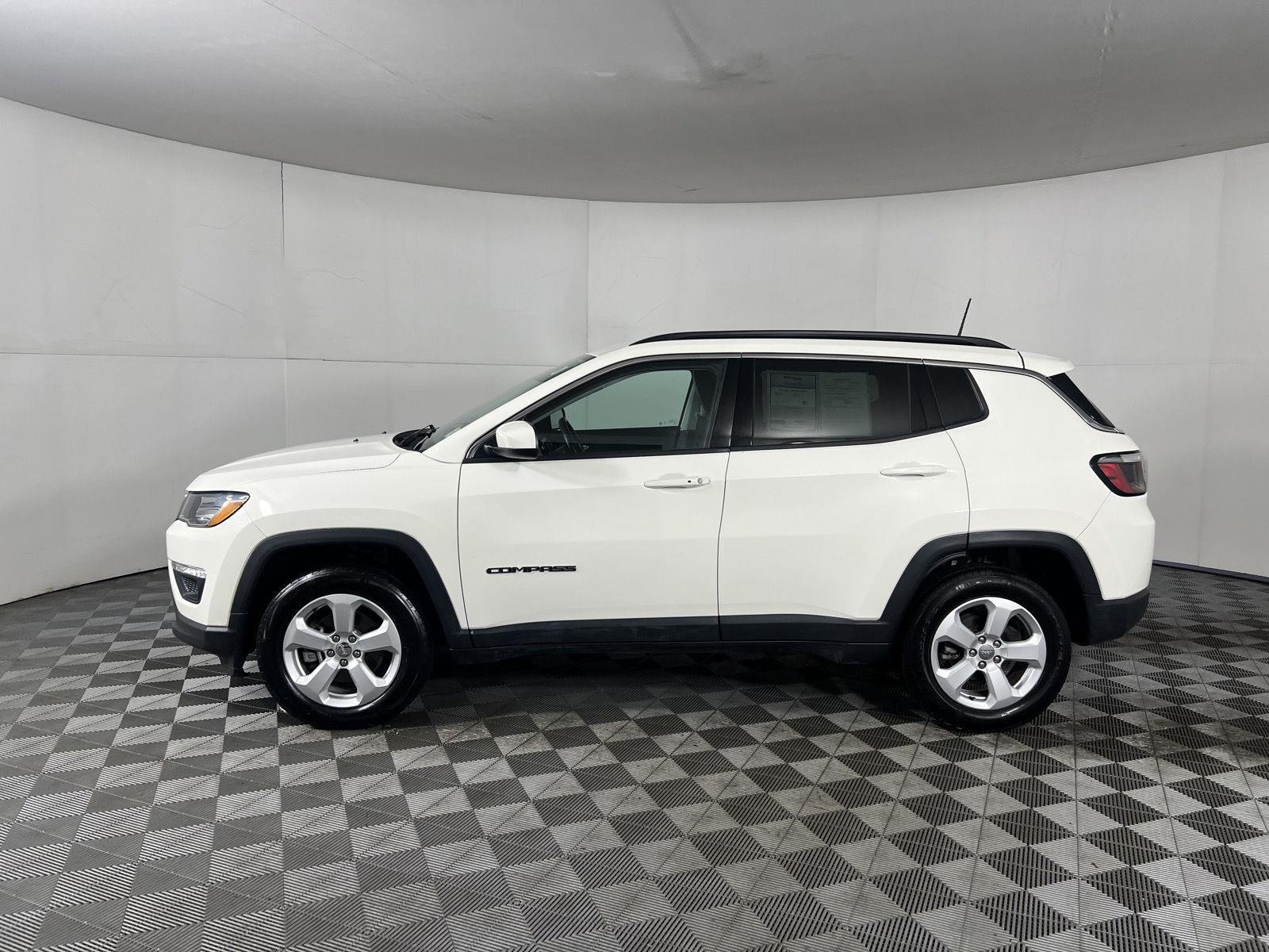 Used 2021 White Clearcoat Jeep Latitude image 4