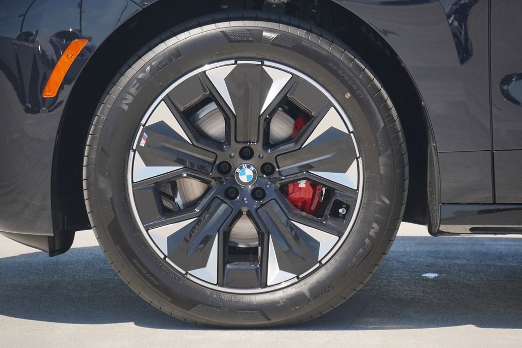 Used 2026 Carbon Black Metallic BMW xDrive60 image 5