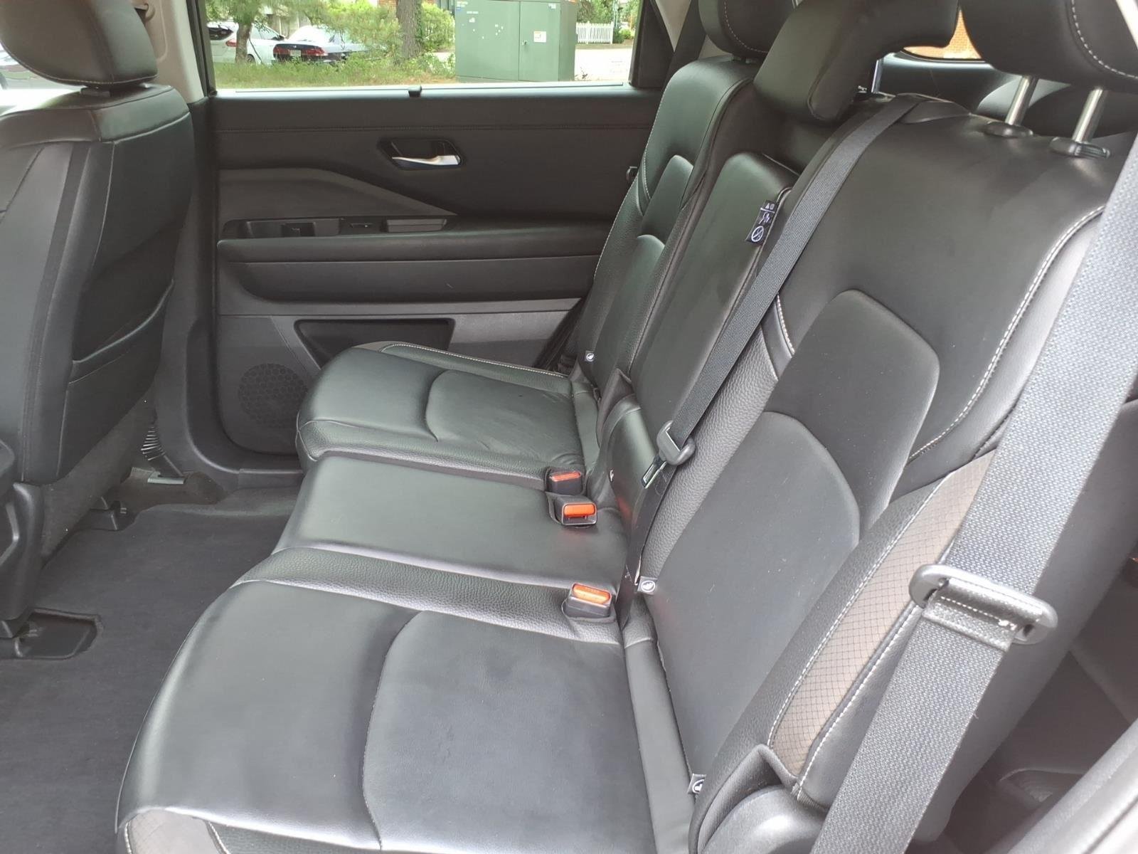 Used 2023 Pearl White Tricoat/Super Black Nissan SL image 22