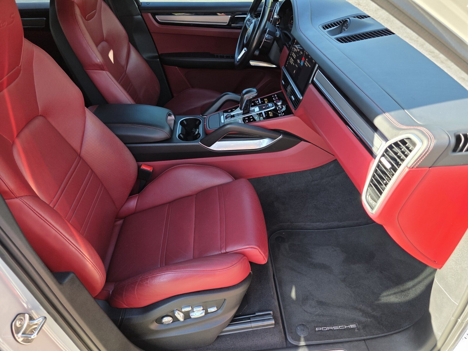 Used 2021 Chalk Porsche Turbo S E-Hybrid image 3