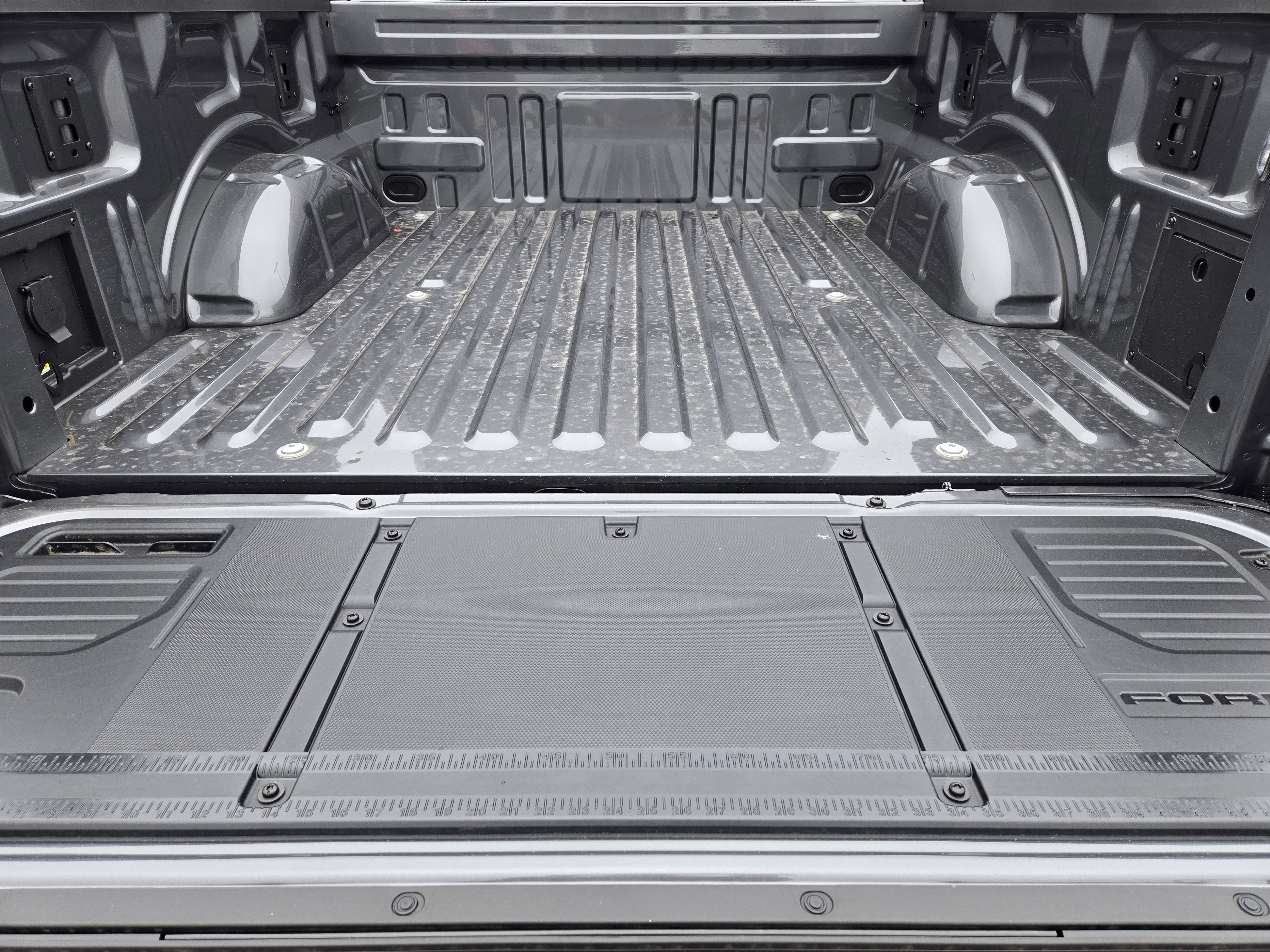 New 2026 Carbonized Gray Metallic Ford XLT image 21