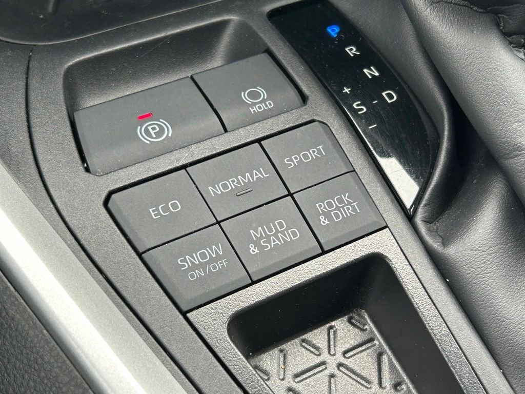Used 2025 White Toyota XLE image 28