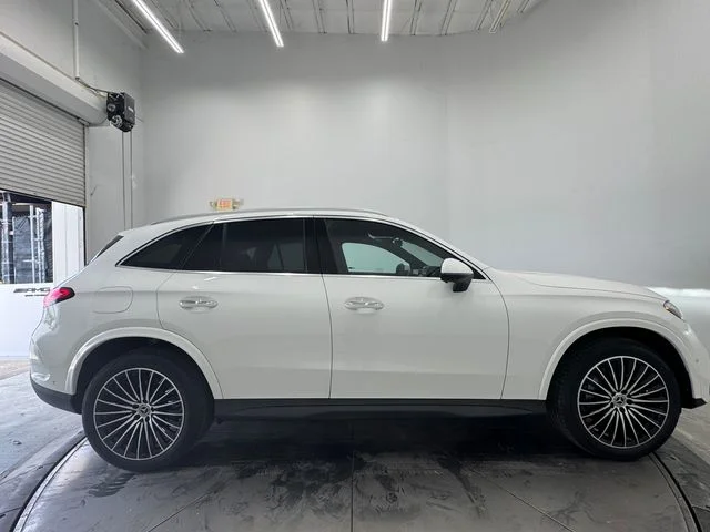 New 2027 White Mercedes-Benz GLC 300 image 14