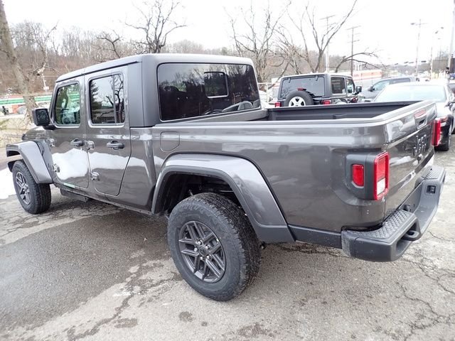 New 2026 Granite Crystal Metallic Clear-Coat Exterior Paint Jeep Sport S image 3