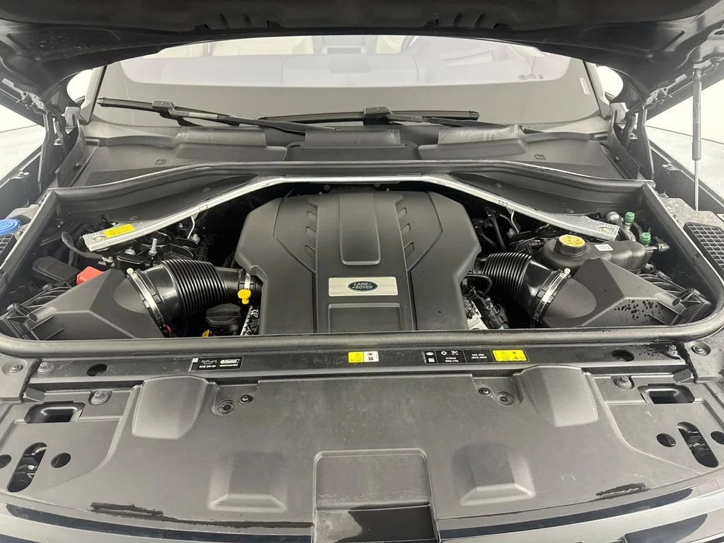 Certified Used 2023 Black Land Rover SE image 31