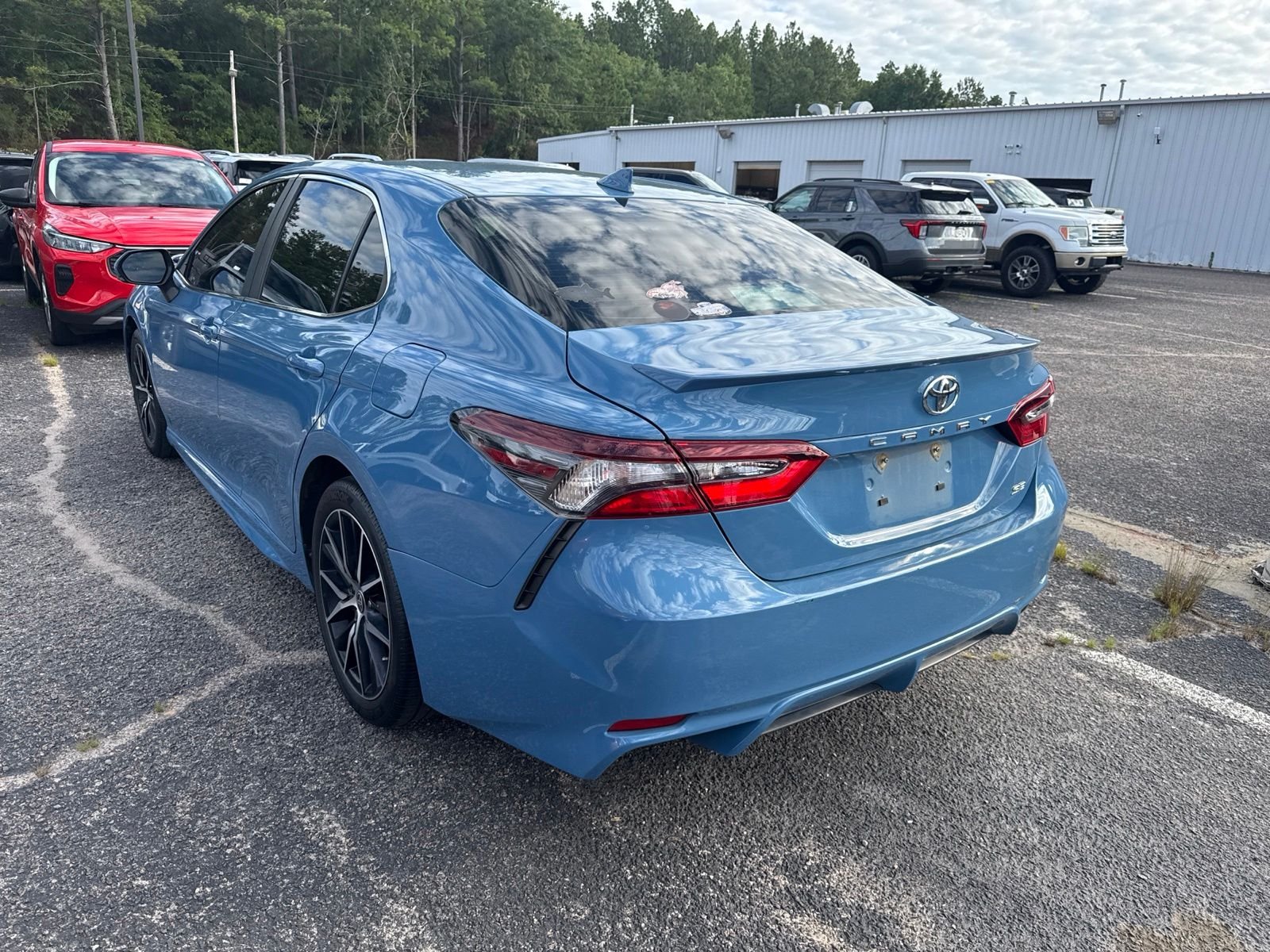 Used 2023  Toyota SE image 5