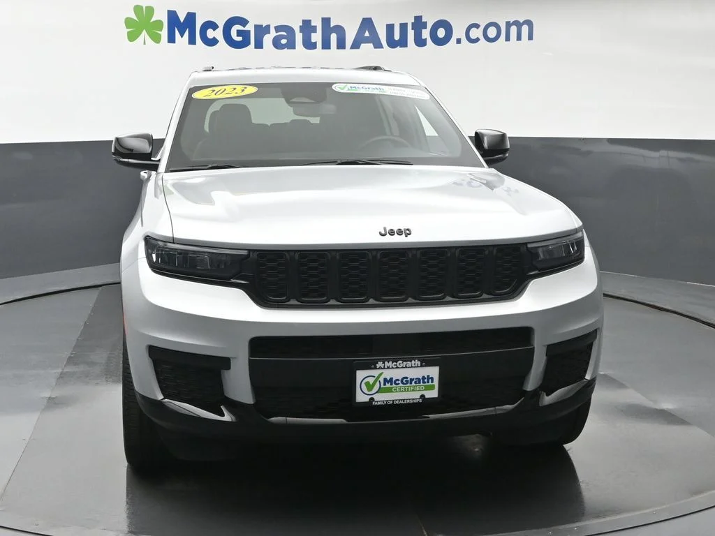 Used 2023 Silver Jeep Altitude image 6