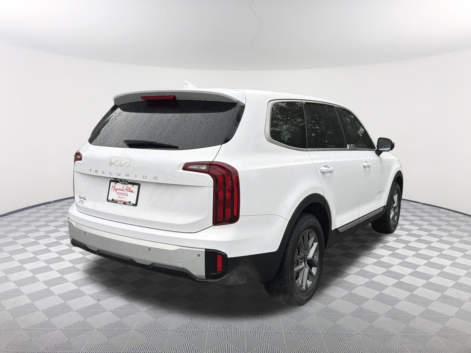 Used 2024 Glacial White Pearl Kia LX image 17