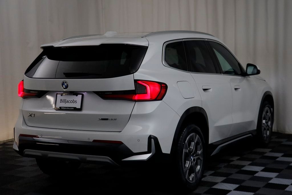 New 2026 Mineral White Metallic BMW xDrive28i image 17