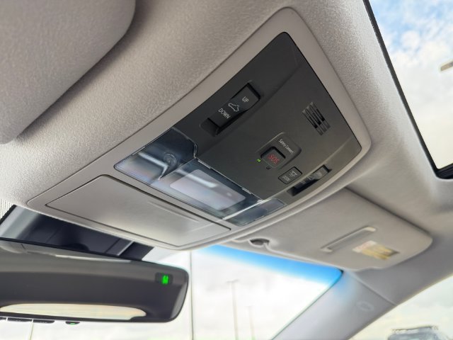 Used 2019 White Lexus 350 image 27