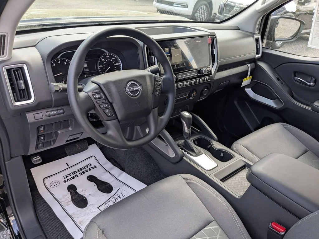 2025 Nissan Frontier SV - Photo 15