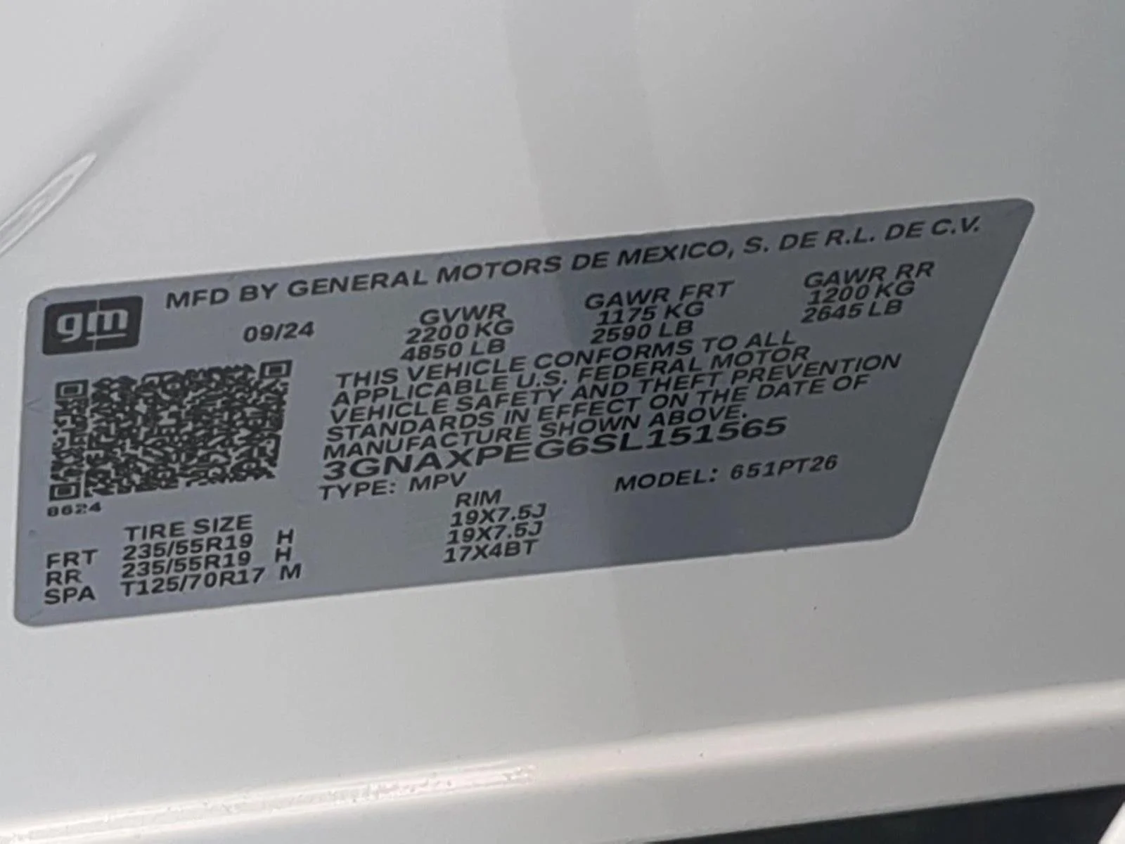 Used 2025 Summit White Chevrolet AWD LT image 25