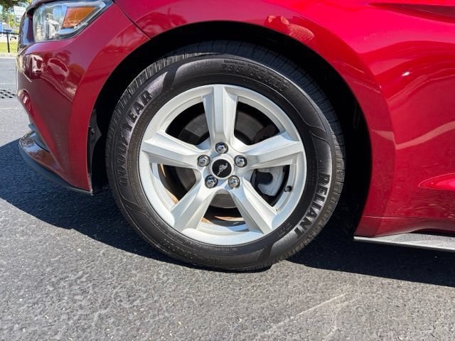 Used 2017 Red Ford V6 image 9