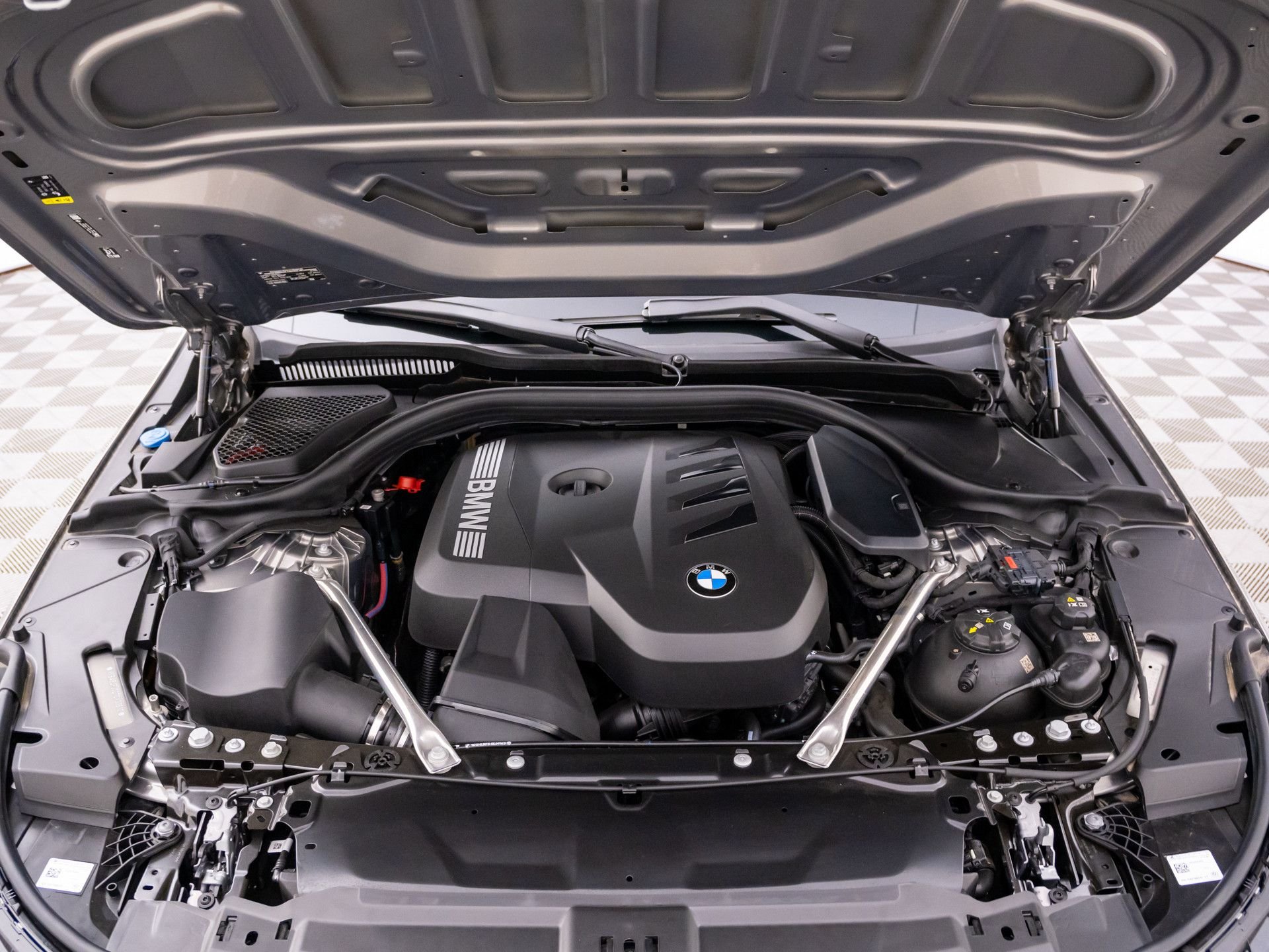 New 2026 Oxide Grey Metallic BMW 530i xDrive image 31