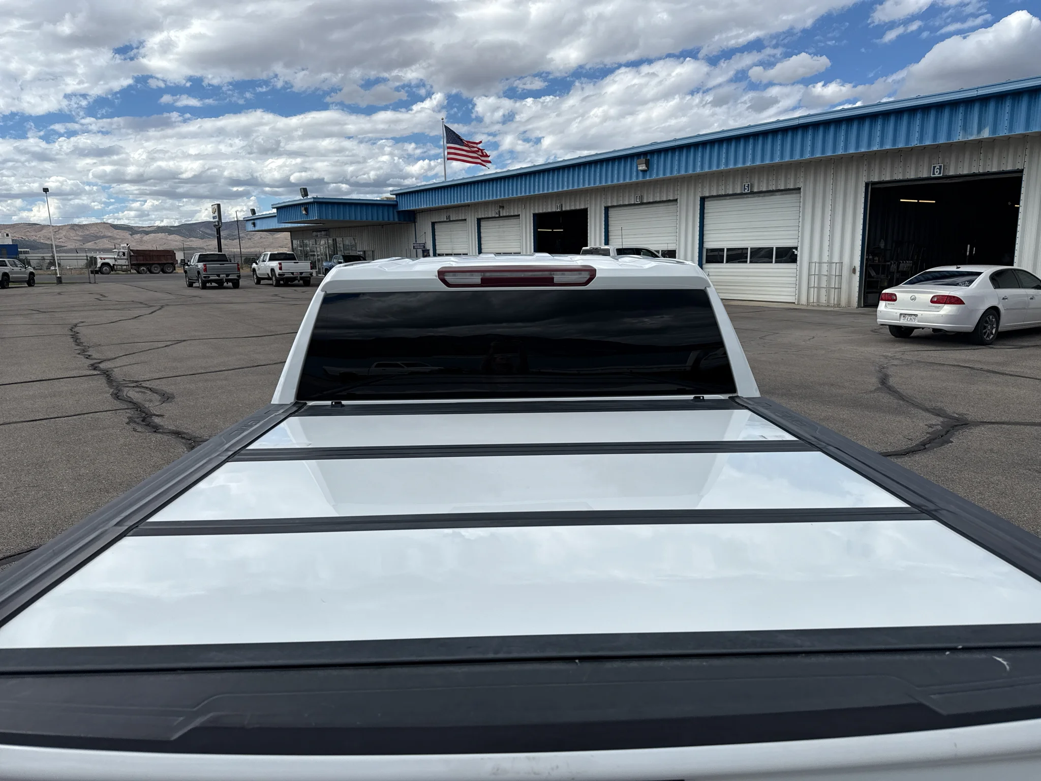 Used 2020 SUMMIT WHITE GMC Elevation image 4