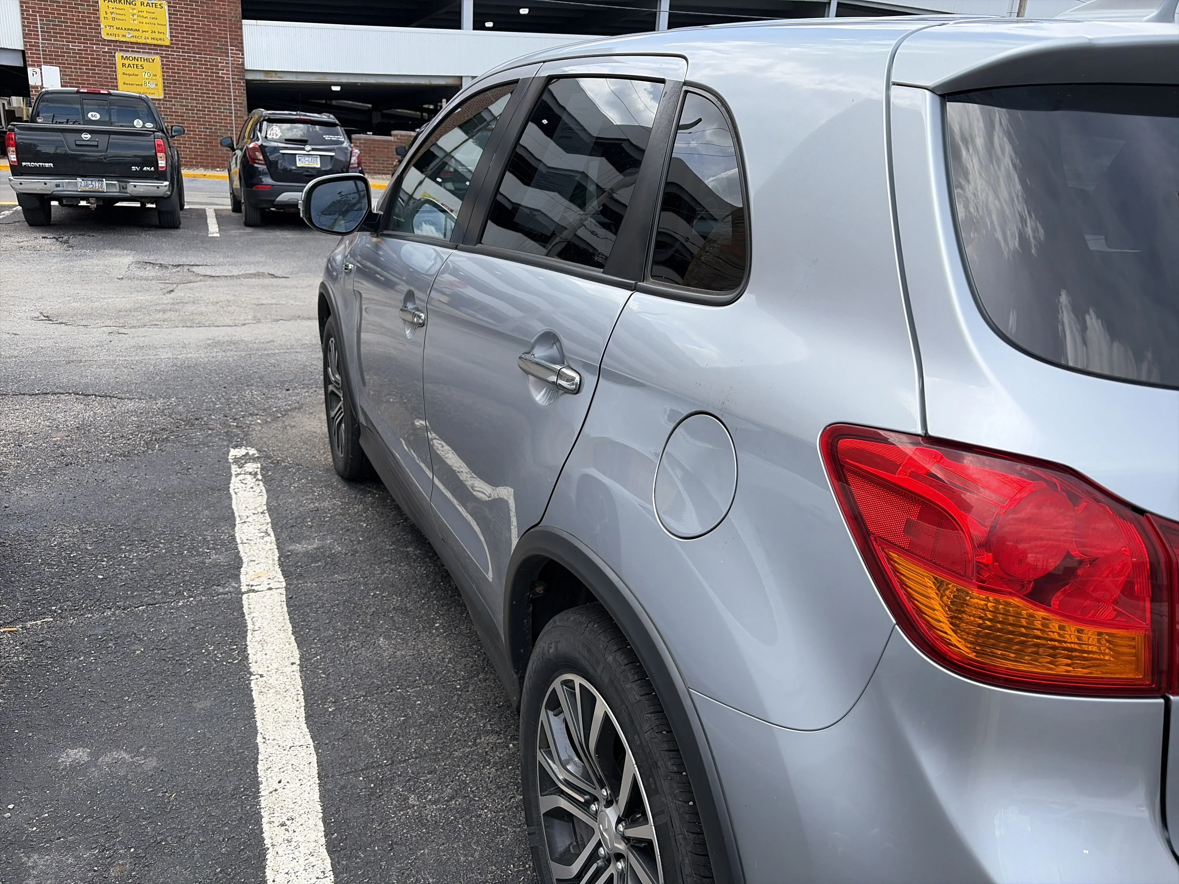 Used 2017 Cool Silver Metallic Mitsubishi LE 2.0 image 8