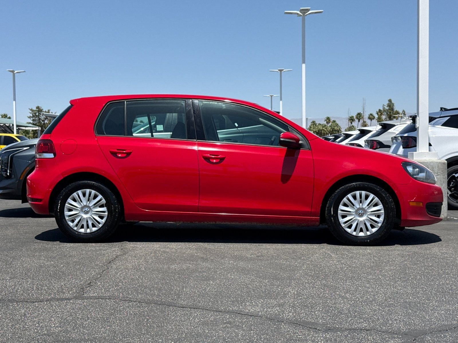 Used 2013  Volkswagen 2.5L image 2