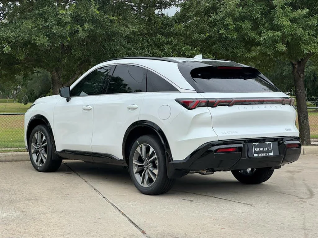 New 2027 RADIANT WHITE INFINITI Luxe AWD image 4