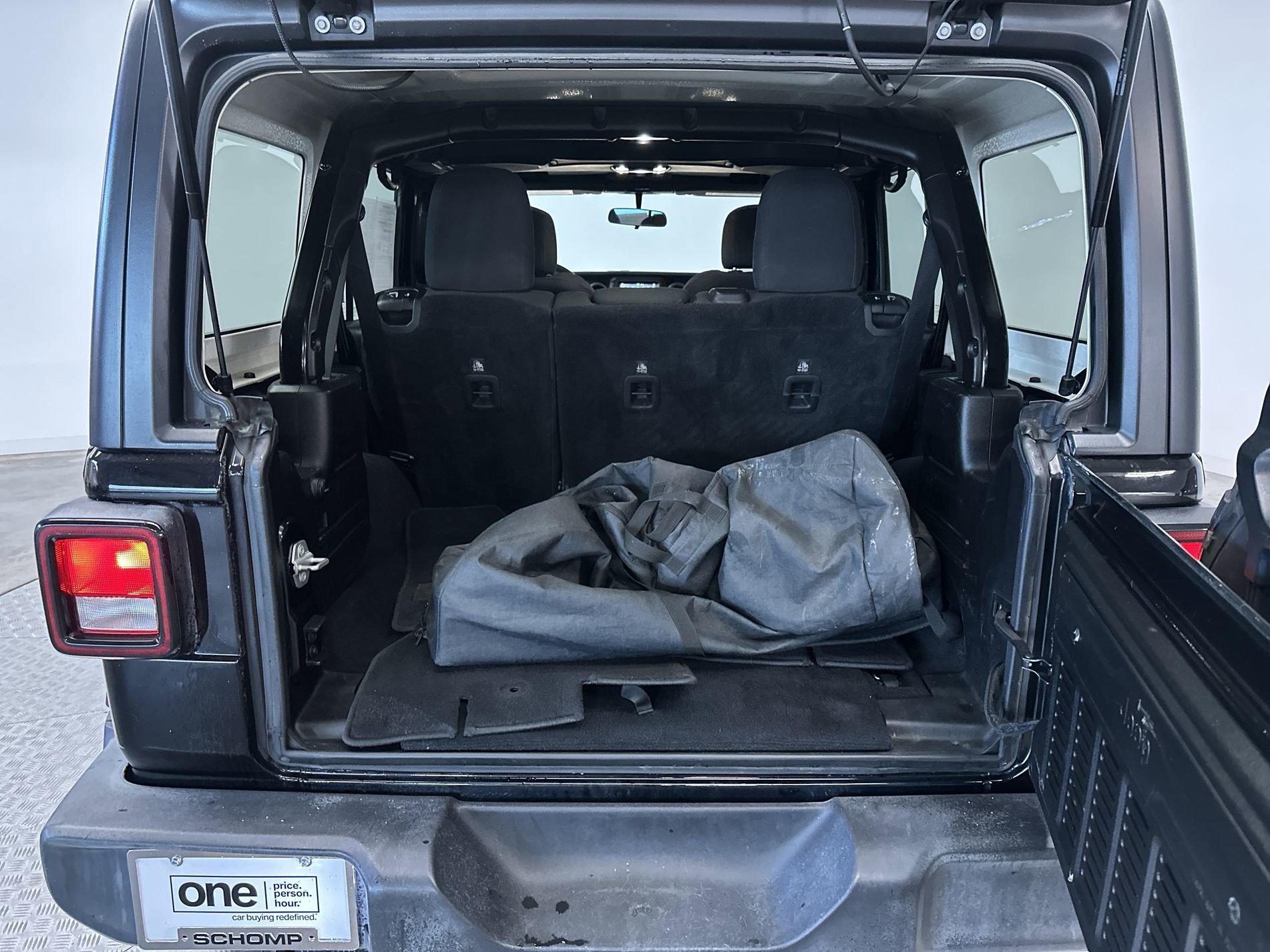 Used 2019 Black Clearcoat Jeep Sport S image 22