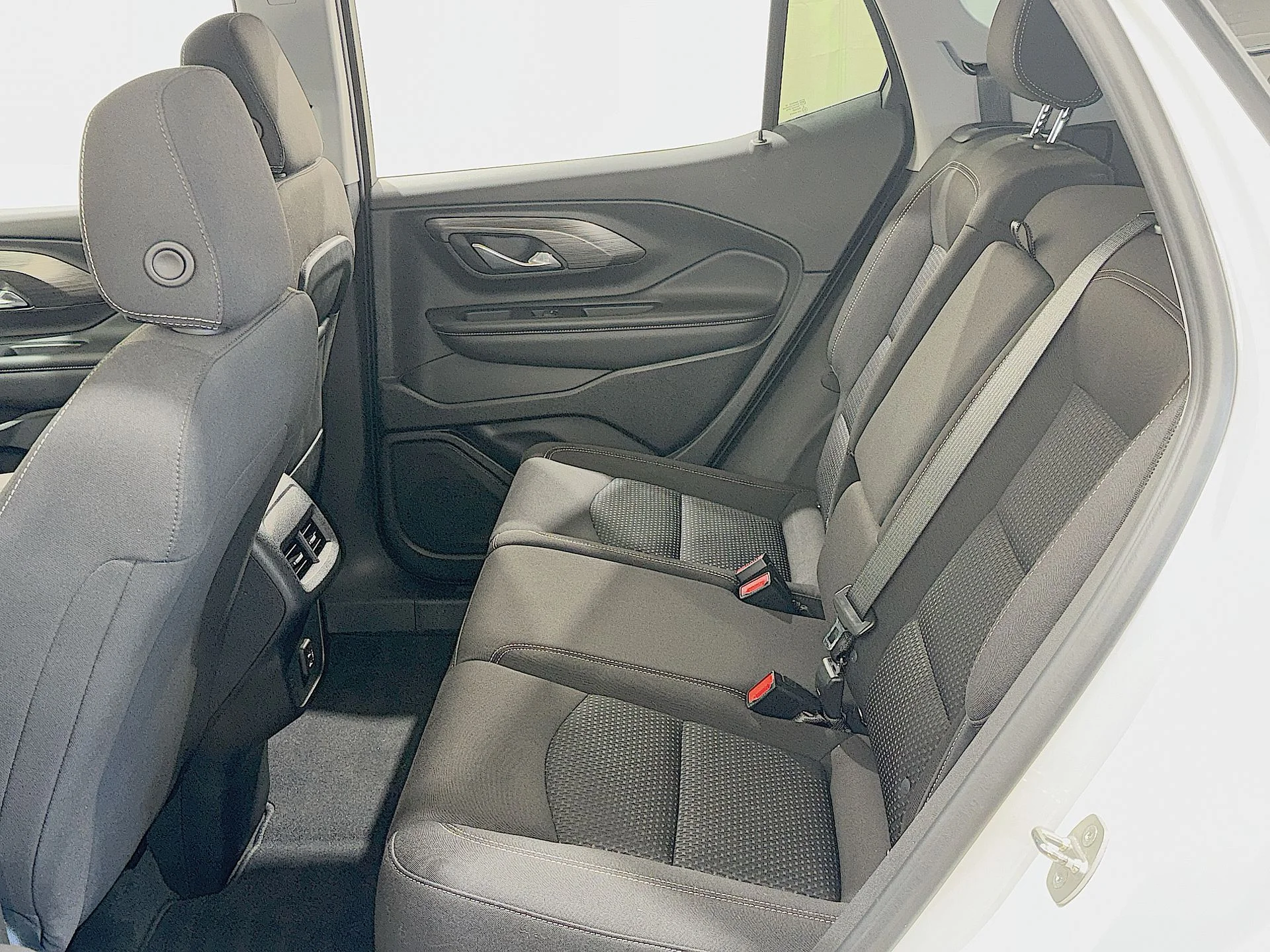 Used 2023 Summit White GMC SLE image 22