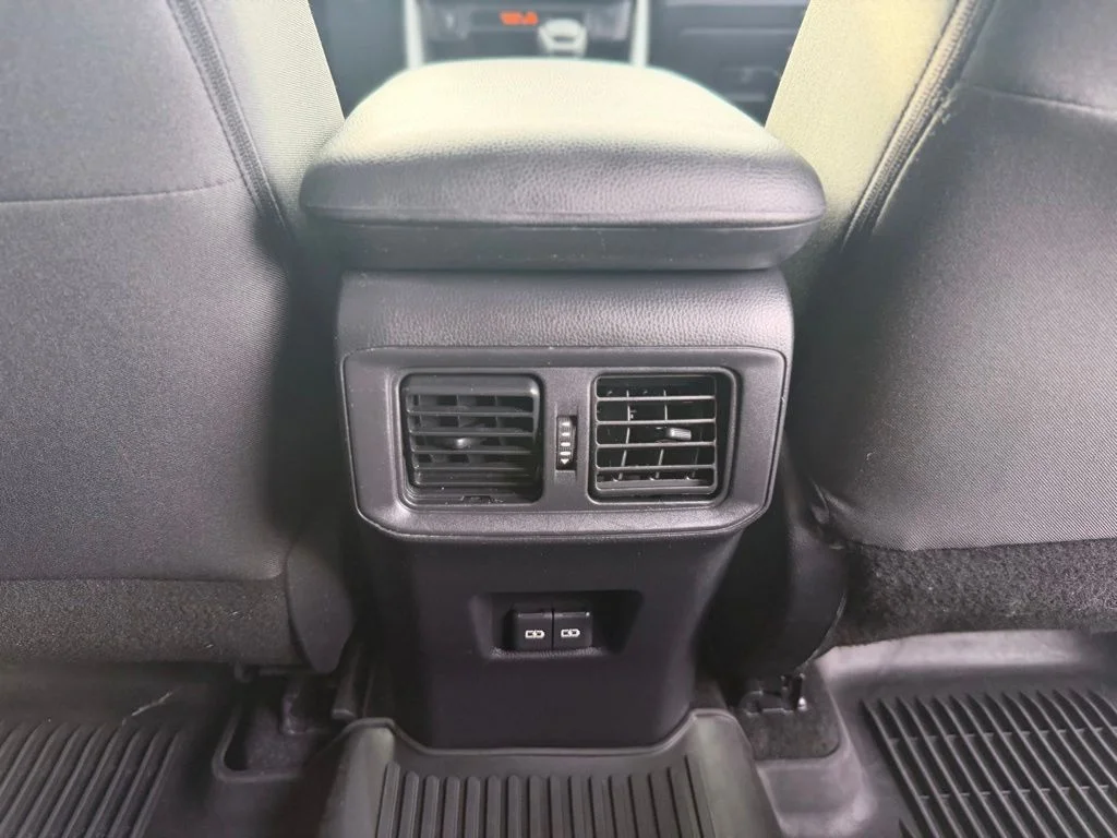 Used 2022  Toyota XLE image 30