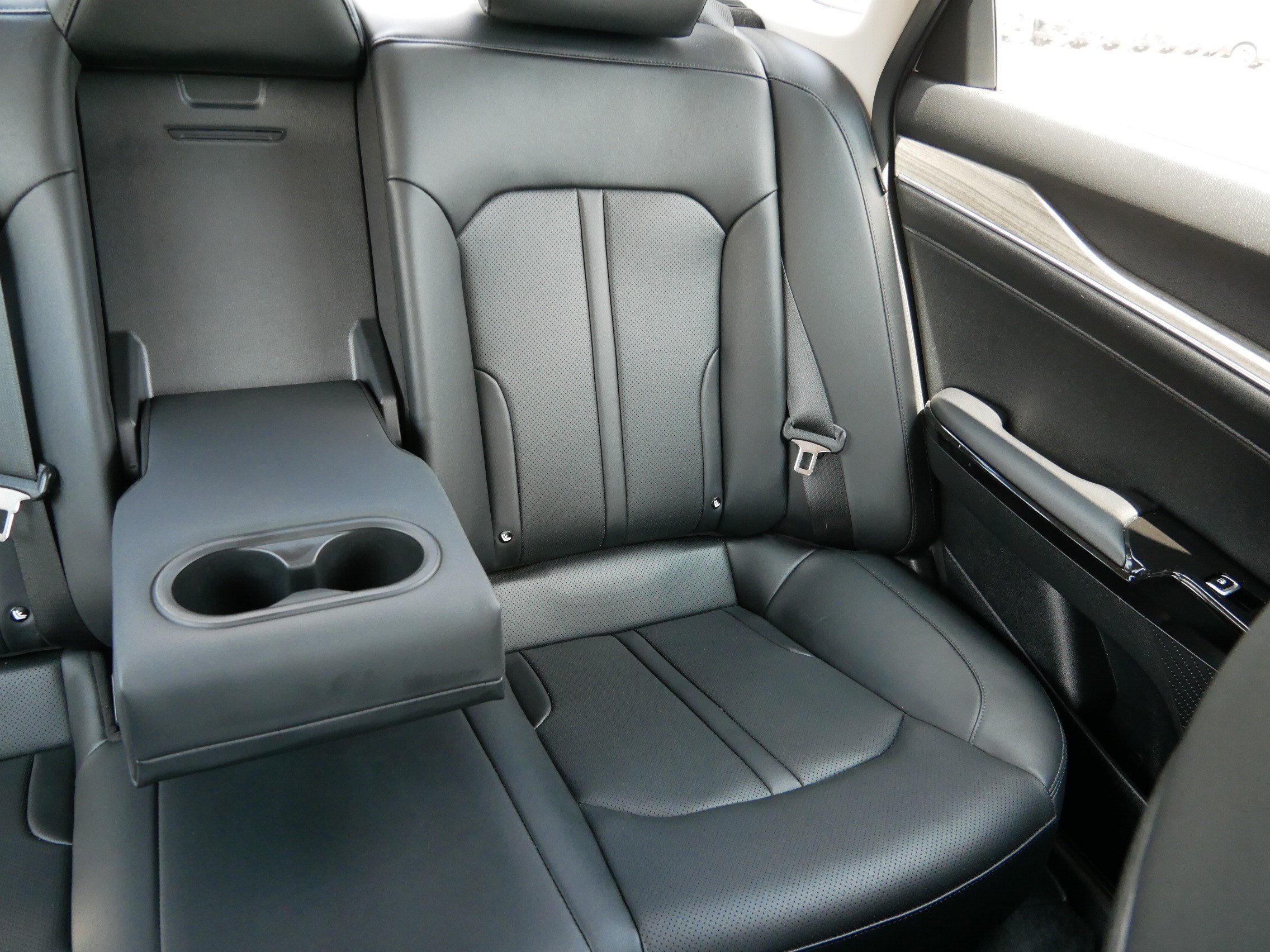 Used 2025 Snow White Pearl Kia EX image 14