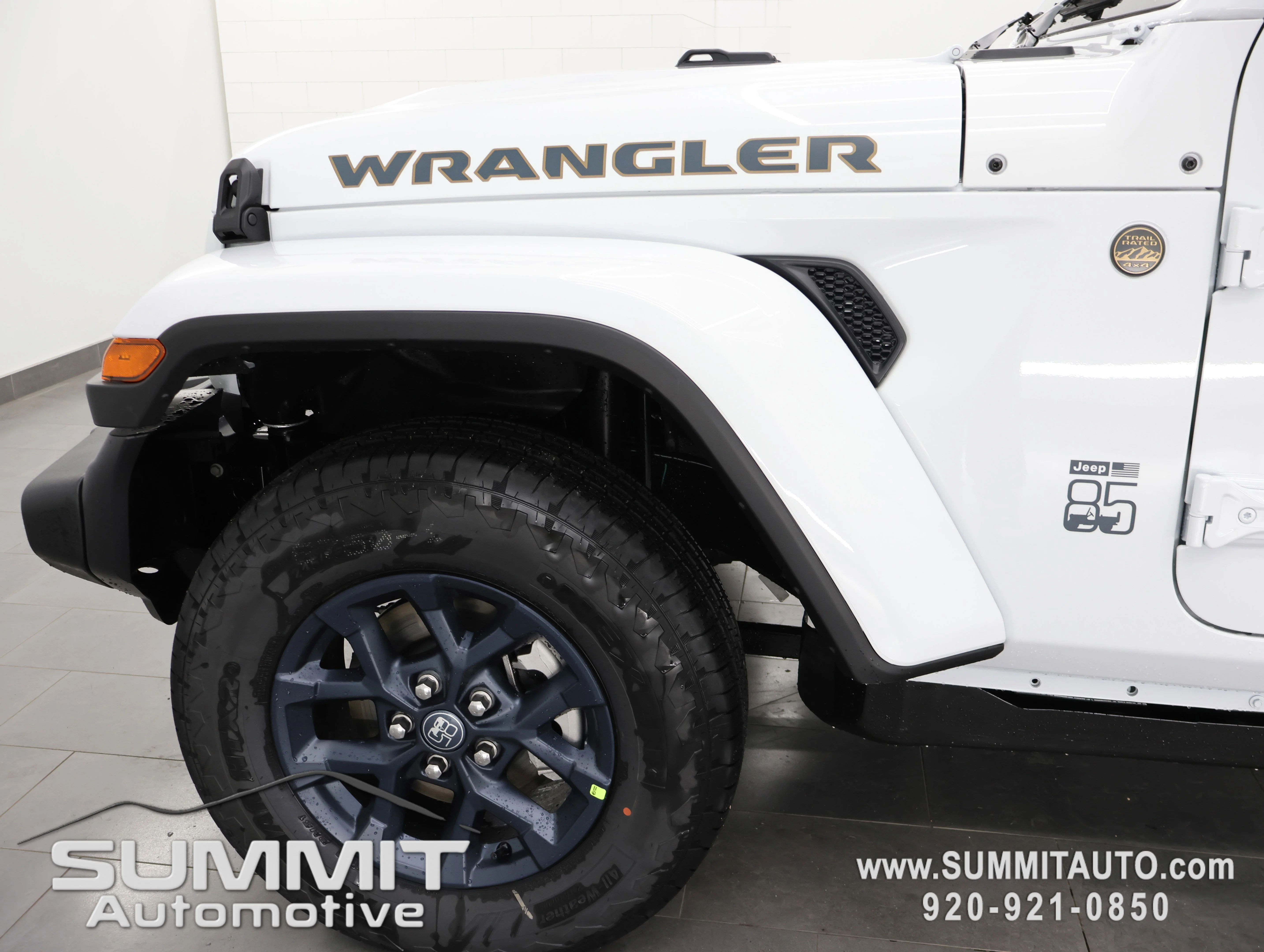 New 2026 Bright White Clear-Coat Exterior Paint Jeep 85th Anniversary Edition image 37