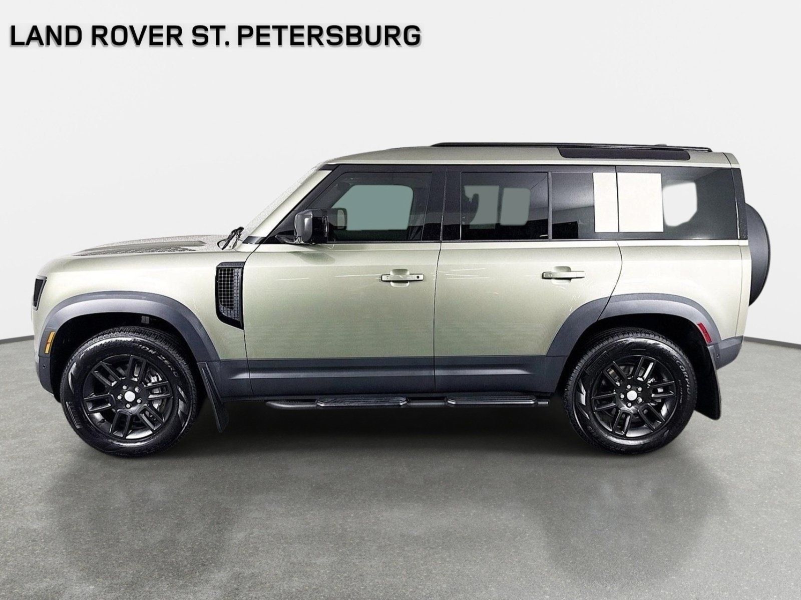 Used 2025 Pangea Green Metallic Land Rover S image 8