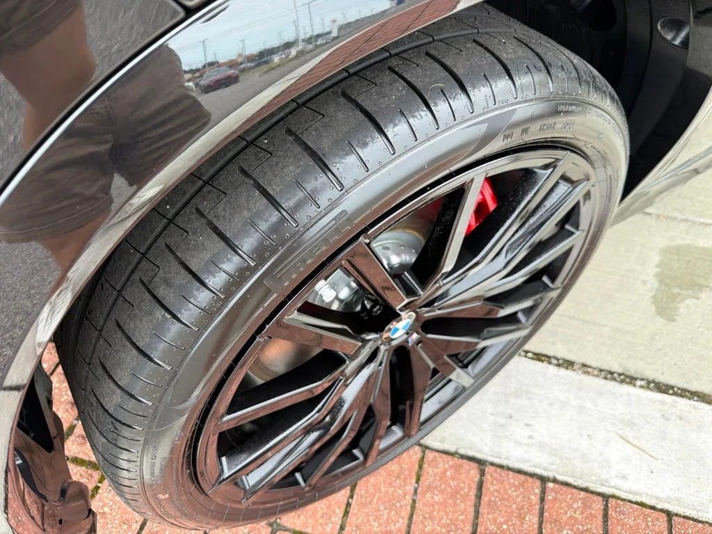 New 2027 Black Sapphire Metallic BMW M60i image 10