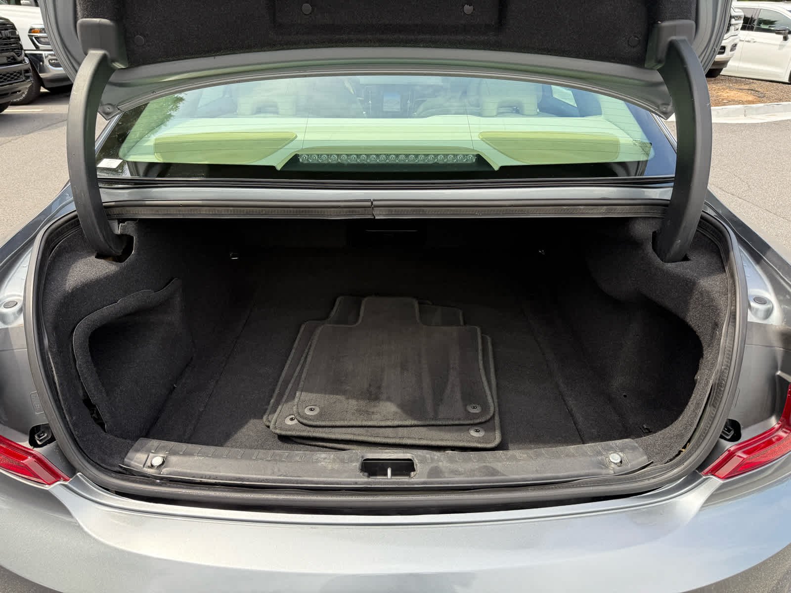 Used 2018 OSMIUM GRAY METALLIC Volvo Momentum image 29