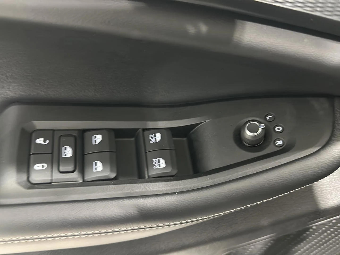Used 2025 Diamond Black Crystal Pearlcoat Jeep Altitude image 19