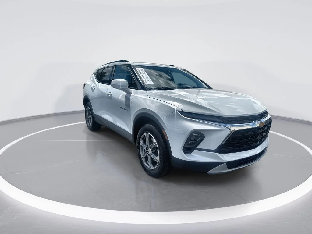 Used 2024 White Chevrolet LT image 2