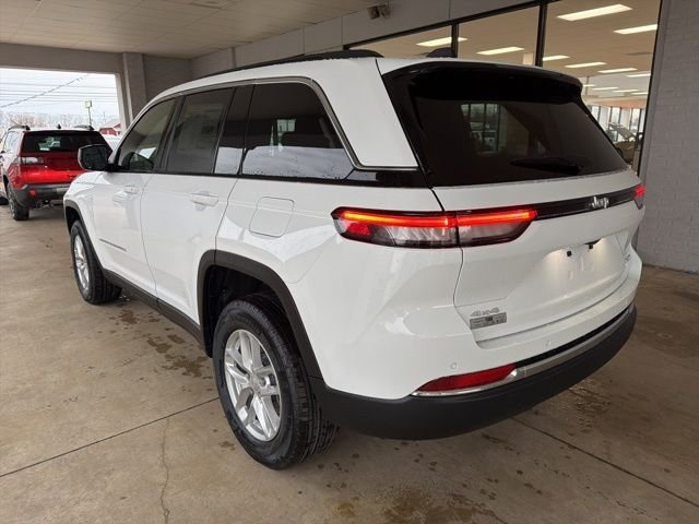 New 2026 Bright White Clear-Coat Exterior Paint Jeep Laredo X image 3