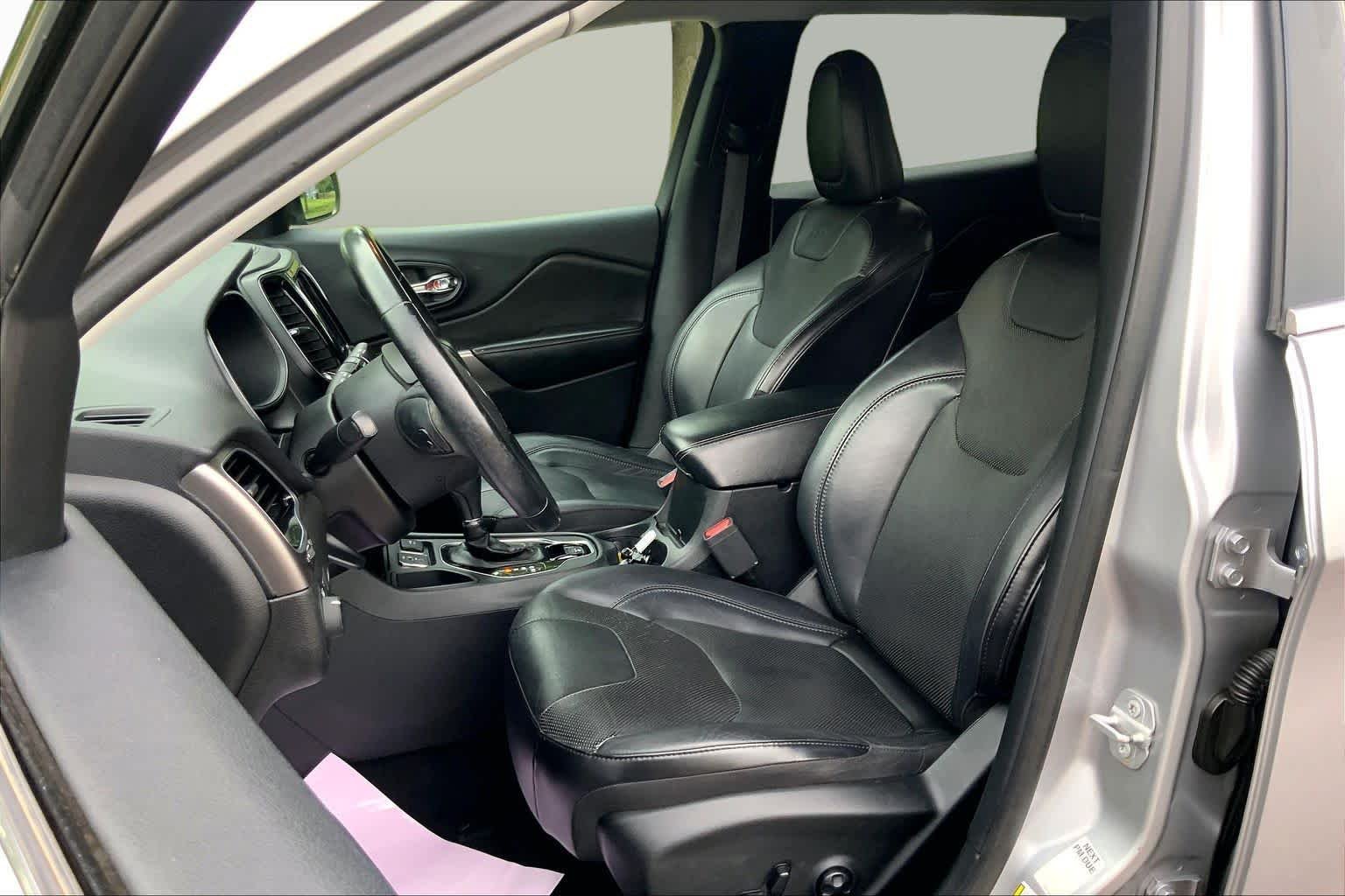Pre-Owned 2019 Jeep Cherokee Limited
