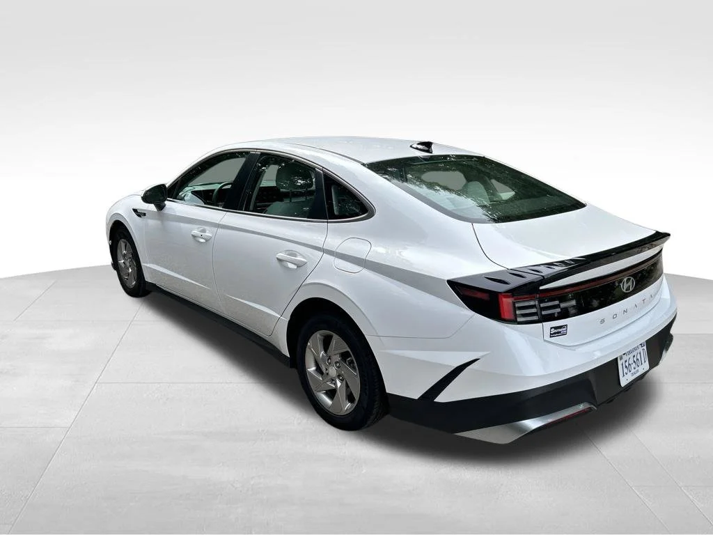 Certified Used 2026 White Hyundai SE image 3