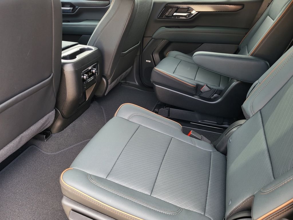 2026 GMC Yukon AT4 - Photo 10