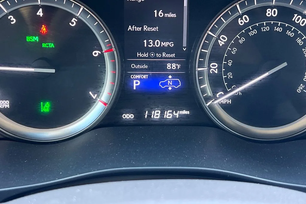 Used 2017  Lexus 570 image 30