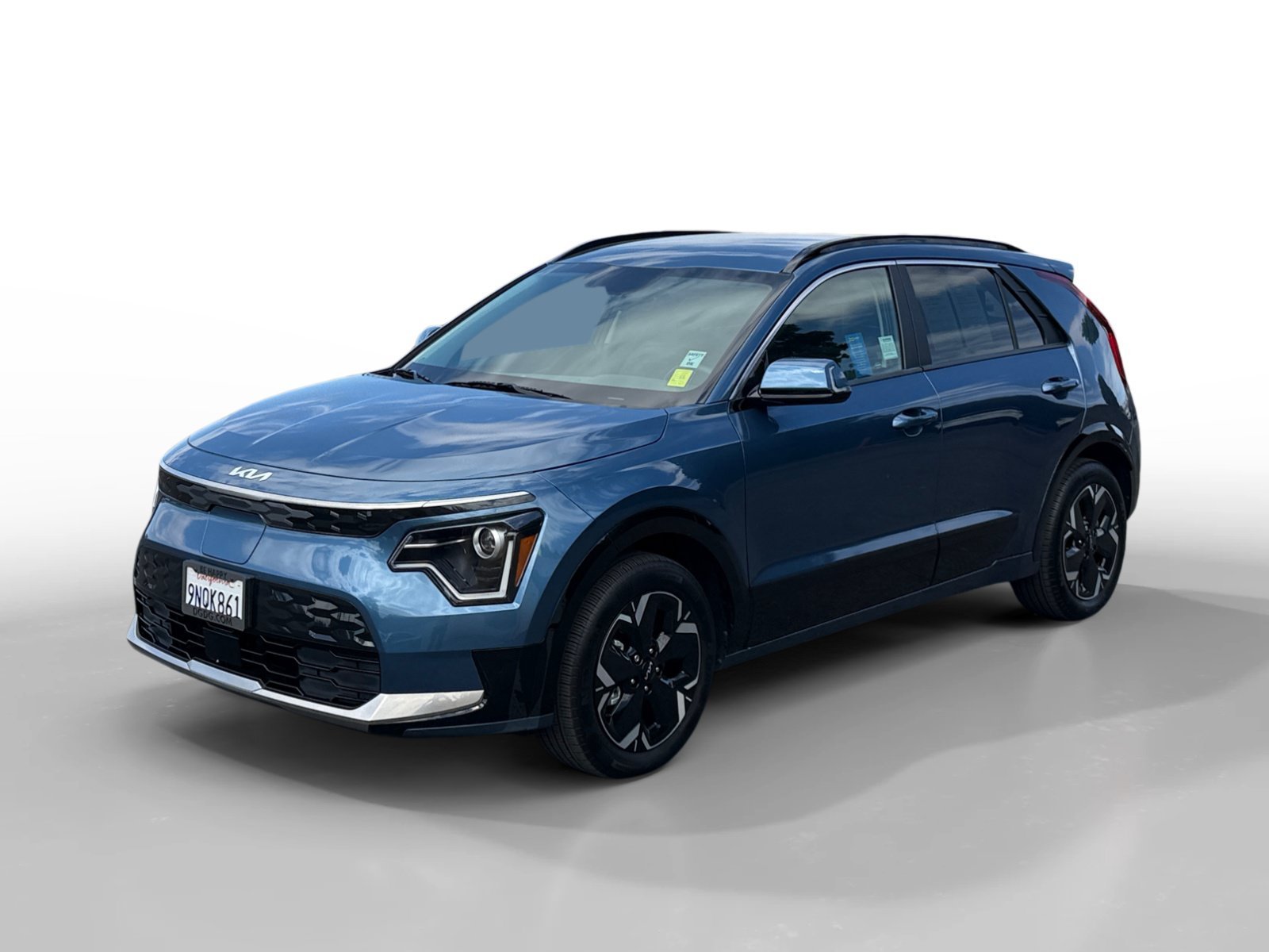 Used 2024 Mineral Blue Kia Wind image 1