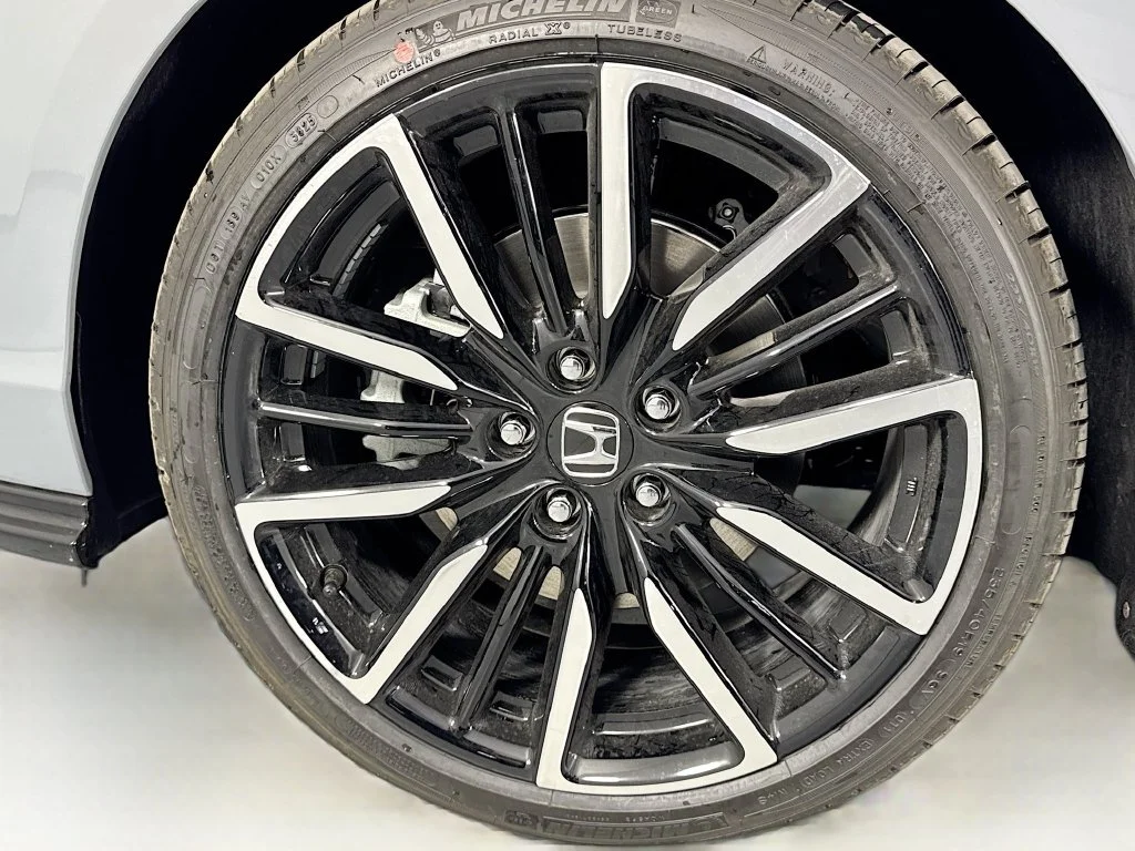 New 2026 Urban Gray Pearl Honda Touring image 13