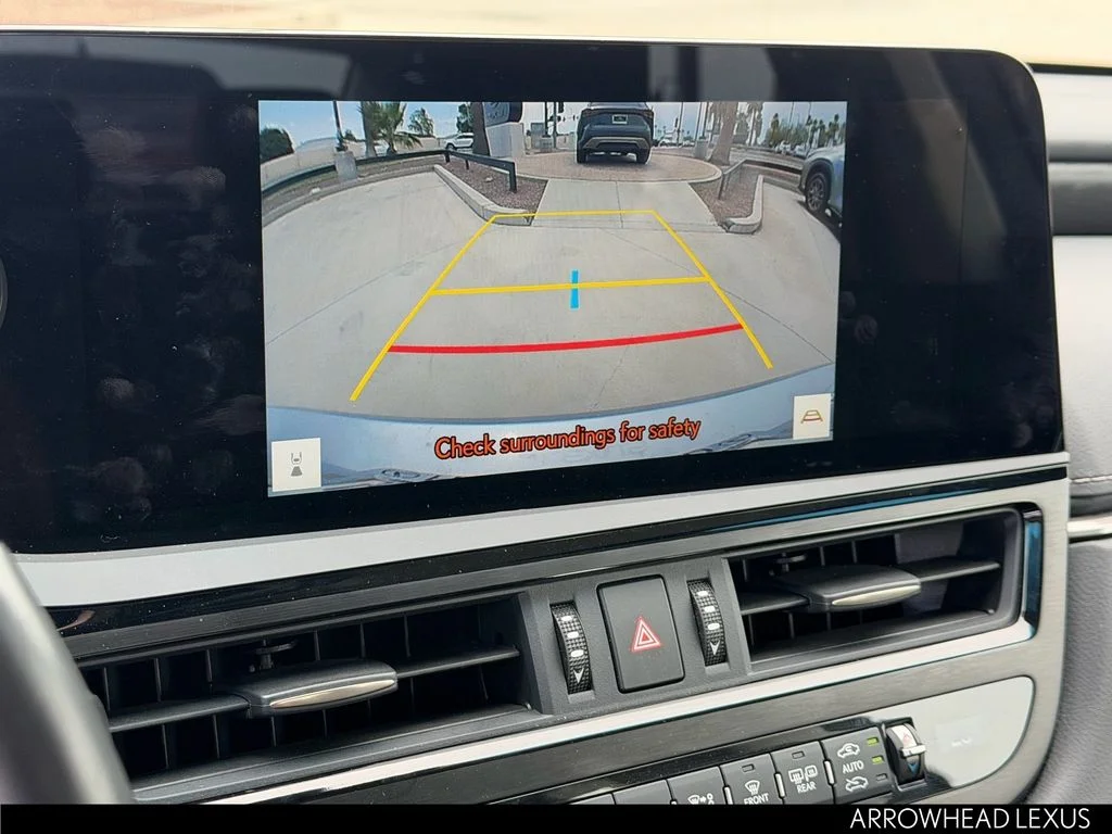 Used 2025 Silver Lexus 300h image 28