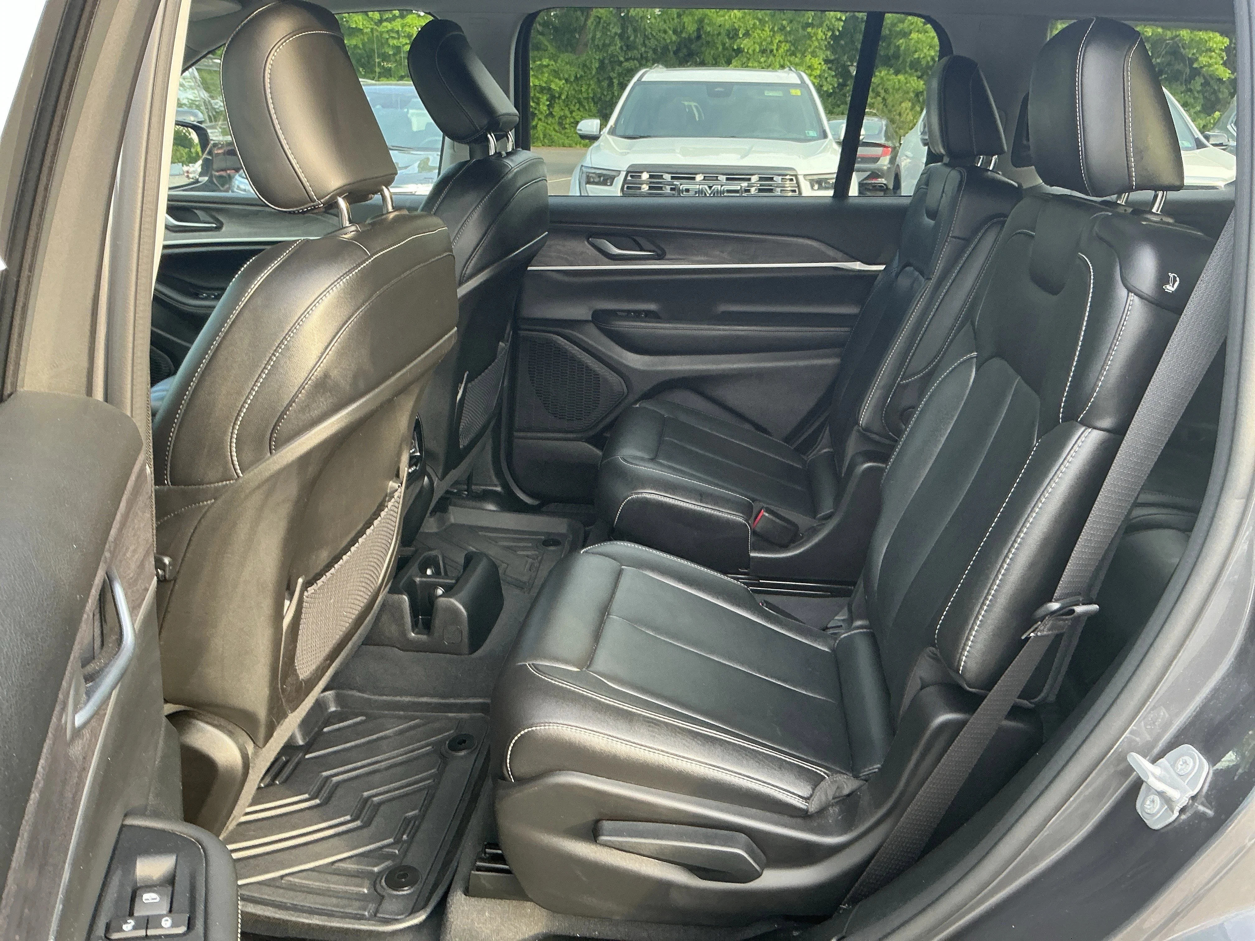 Used 2023 Grey Jeep Limited image 10