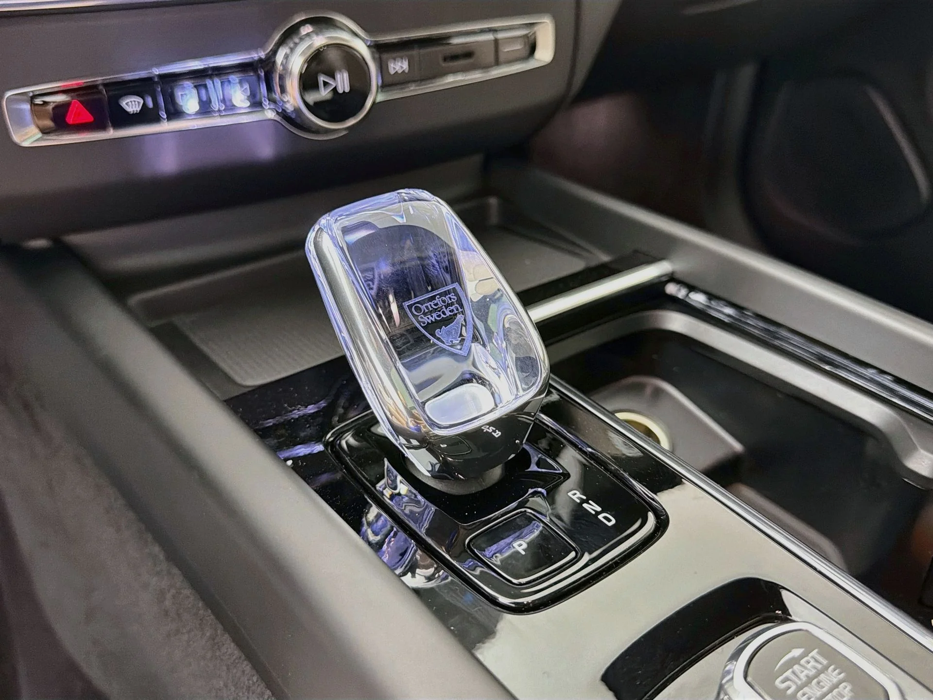 New 2026 Crystal White Volvo Plus image 17