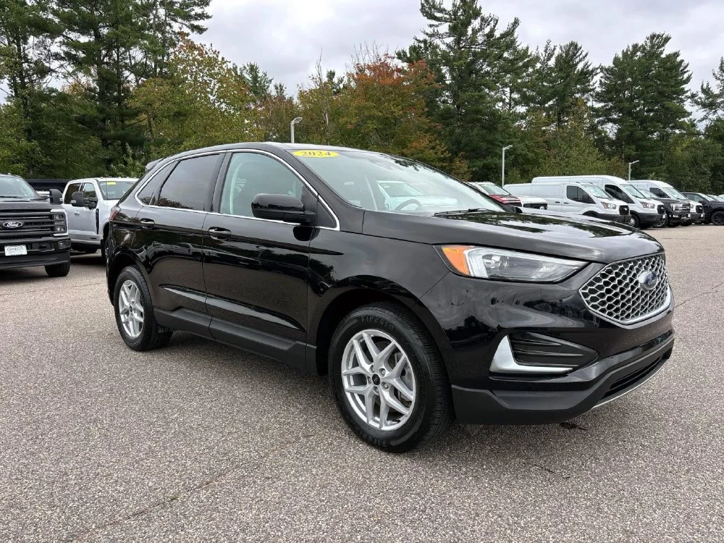 Used 2024 Black Ford SEL image 1