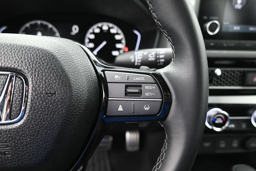 Used 2026 Platinum White Pearl Honda FWD Sport image 27