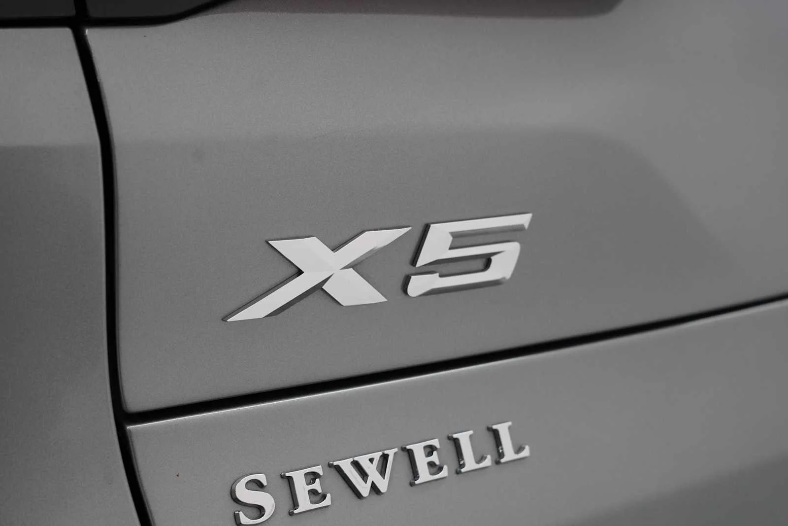 Certified Used 2025 Skyscraper Grey Metallic BMW xDrive40i image 9